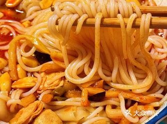 爽辣云吞螺蛳粉双拼不减味
