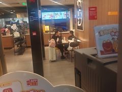 -麦当劳(上海虹桥站30B检票口楼上)