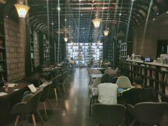 -钟书阁(松江泰晤士小镇店)