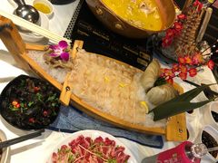 -鲜入围煮花胶鸡海鲜火锅