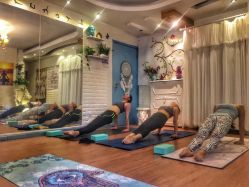 -闺蜜瑜伽·普拉提女性塑形馆