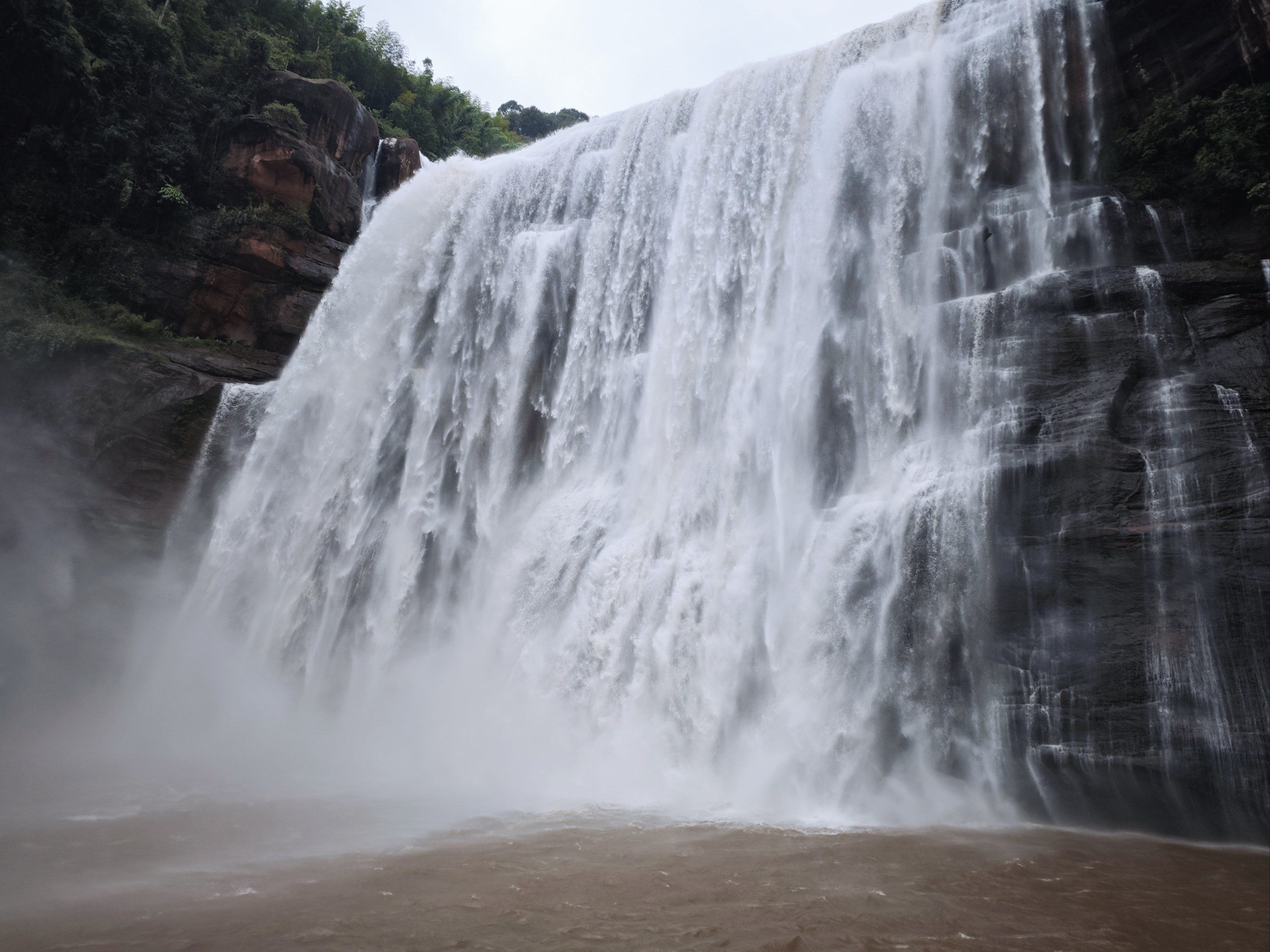 瀑布的壮阔风姿