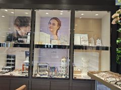 -黄益静眼镜行