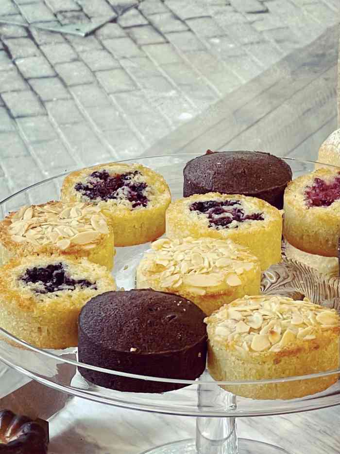 madeleine玛德琳(乌鲁木齐店)-"在隔壁秘鲁餐厅吃中饭,看到这家法式