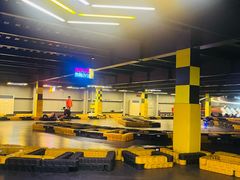 -极限PLAY运动娱乐新世界·团建派对表演休闲馆·室内高空游乐园