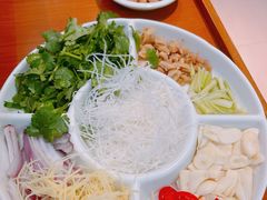 -官塘陈记鱼生·潮汕砂锅粥·牛肉火锅(潮枫路总店)