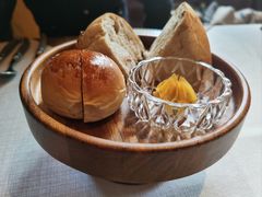 餐前面包佐自制黑松露黄油-WILLIAM 威廉姆牛排馆(衡山路店)