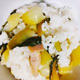 香喷喷的猪油菜饭，油亮亮的米饭，腊肉的咸香，太好吃！