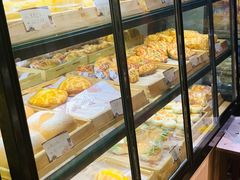 面包甜点陈列柜-宏发红西饼屋(天津路店)