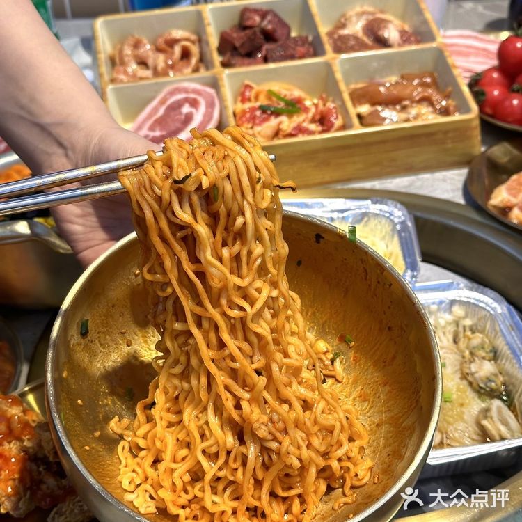 烤肉饮料不限量畅吃！！