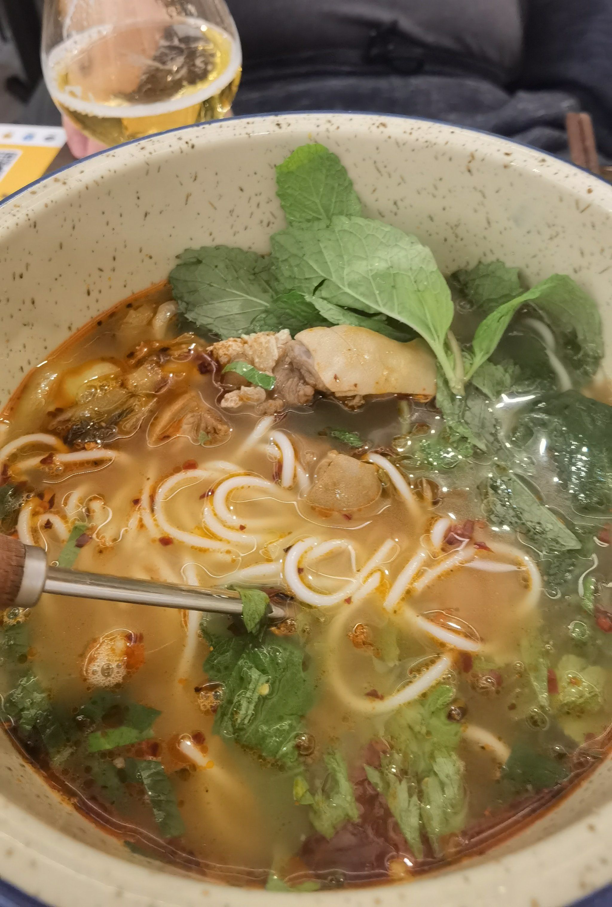 家门口的美食,黑山羊米线和小锅米线,看起