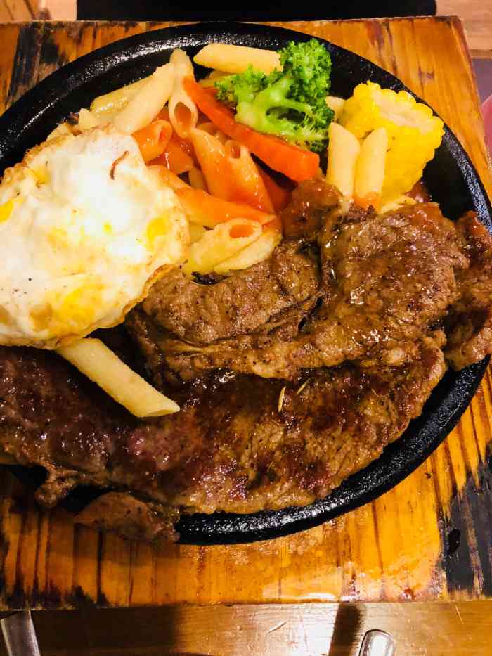 宾果餐厅-"岛上很火的西餐厅 在和平大厦斜对面 醒目.