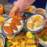 分量挺大的，上面铺了一层可以拉丝的芝士