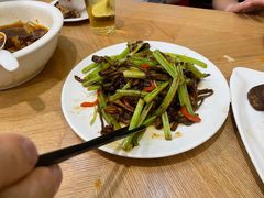 茶树菇炒牛柳-牧羊餐厅
