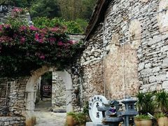 -高荡千年布依古寨旅游景区