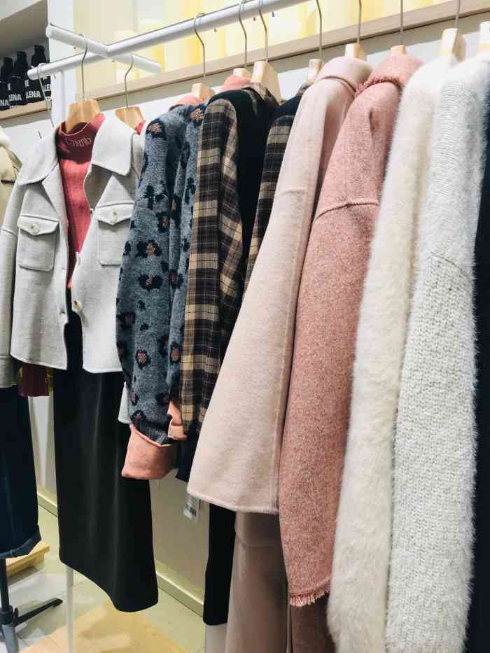 shetoreads(龙湖杭州西溪天街店)-"哈,逛街路过,发现门口展台的绿色