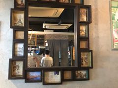 -layback cafe & bar