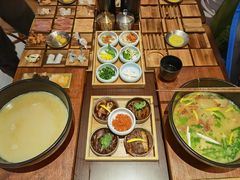 -银米·云南传统过桥米线(双廊黑金冠店)