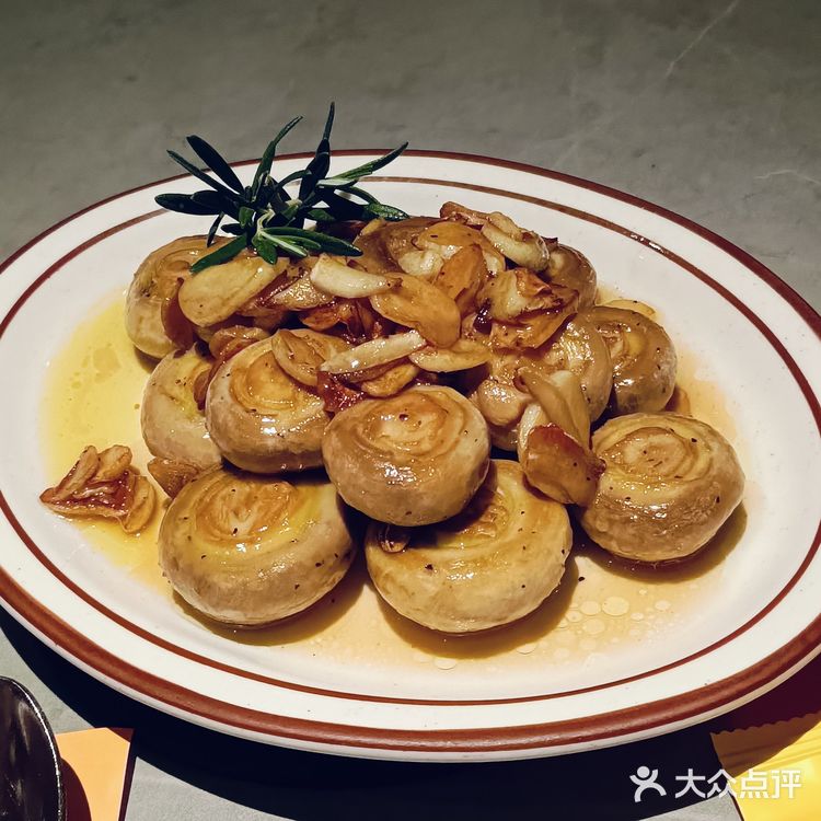 特别是西班牙蒜香油爆虾，又被惊艳到，虾肉q弹紧致