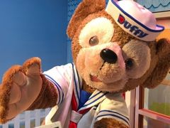 -小镇影院迪士尼小熊Duffy与他的朋友合影地