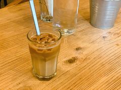鲜奶咖啡［精选咖啡豆］-Common Table · Brunch & Coffee