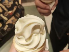 布丁圆筒-麦当劳(中山公园龙之梦店)