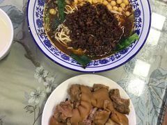 -渝之汇牛肉豌杂面