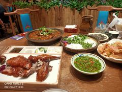 -老滇山寨•云南特色菜•地方菜•民族风情歌舞表演(金碧店)