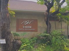 -Chom Cafe and Restaurant