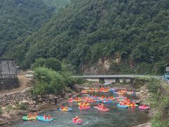 -安吉龙王山峡谷漂流
