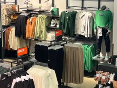 -百年港湾奥特莱斯(香炉礁店)