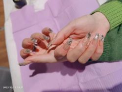-甲·铺轻奢美甲美睫