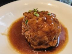 鸭蛋黄狮子头-梅飞酒家(桑园路店)