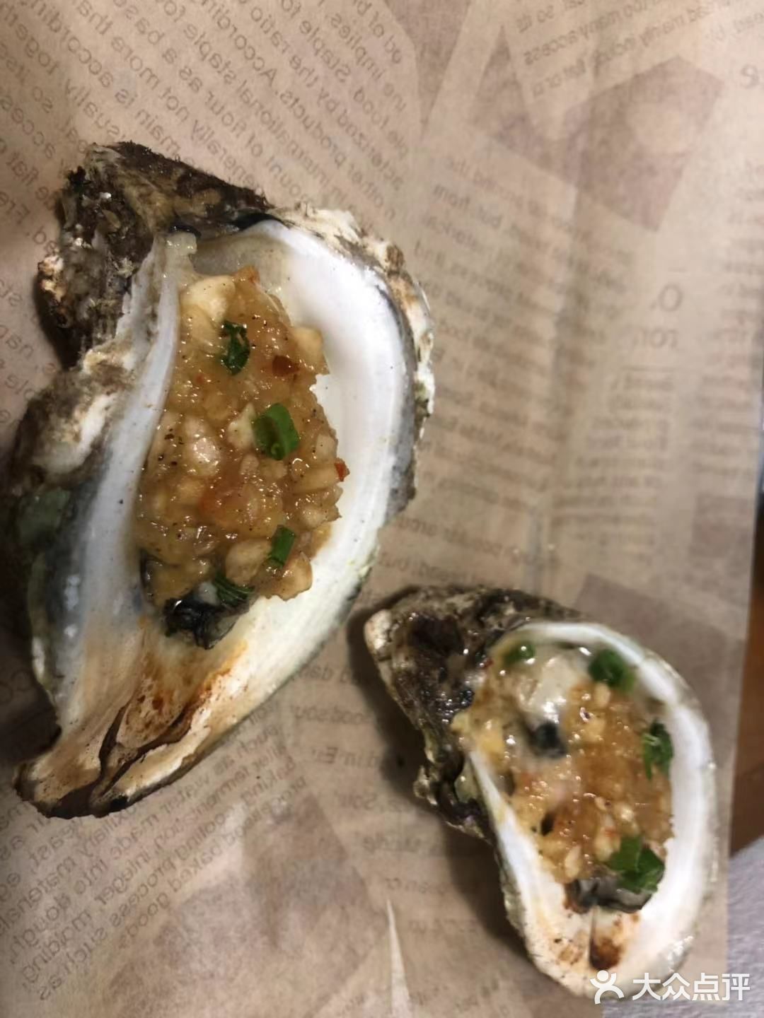 让我心水的是她天台花砖太美了，双子塔尽在其中