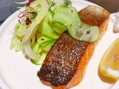 周末早午餐香煎新西兰三文鱼-壳里西餐厅Coquille Seafood Bistro(蒙自路店)