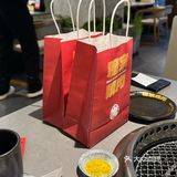 重点当然是他们家的烤肉。肉质鲜嫩多汁，每一片都纹理清晰