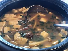 姬松茸菌炖豆腐-龙吟九品(青龙山庄店)
