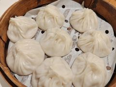 蟹粉鲜肉馅-馋三尺蟹粉小笼(人民广场店)