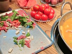 -野山舂·贵州现舂酸汤火锅(鸿通城店)