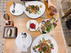 -Chom Cafe and Restaurant