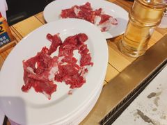 鲜切牛肉-蒙肥羊·酸汤潮牛·鲜牛肉火锅烤肉自助(岗顶店)