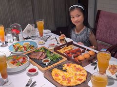 -深圳富苑皇冠假日套房酒店