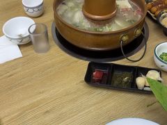 -洞庭洲·防空洞火锅·铜锅涮肉·烧烤(新百广场店)