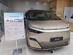 -小鹏汽车(上海静安大融城店)