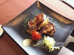奶油蘑菇汁烤鸡腿肉-卡本妮法餐厅·北京和平宾馆