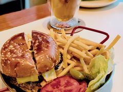 酿牛肉汉堡-The BREW·酿餐厅(浦东嘉里大酒店)