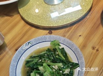 1.口感 鸡爪烧鸡翅的口感真是绝了，外皮酥脆
