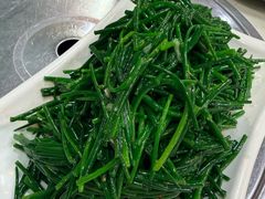 凉拌沙葱-内蒙联营烧麦 草原石榴红(护国寺店)