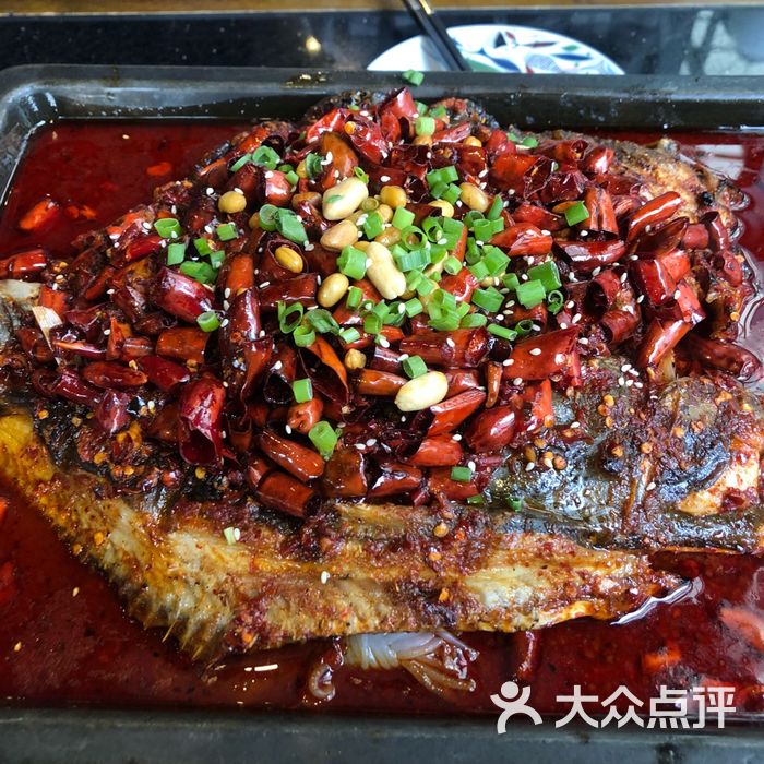 江边城外烤全鱼怪味江团鱼图片