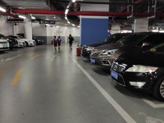 -梅赛德斯奔驰文化中心·停车场